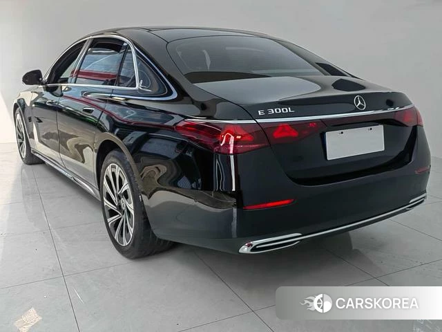 Mercedes-Benz E-class 2024 Черный из Китая, фото 2