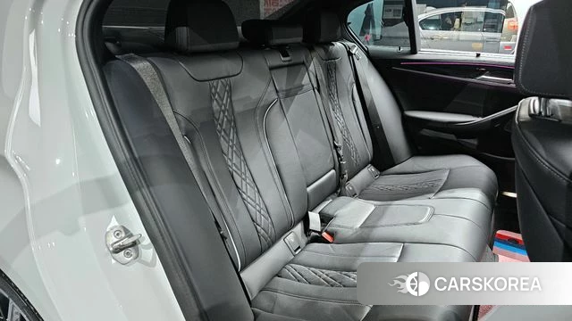 BMW 5 Series (G30) 2022 Белый из Кореи, фото 2