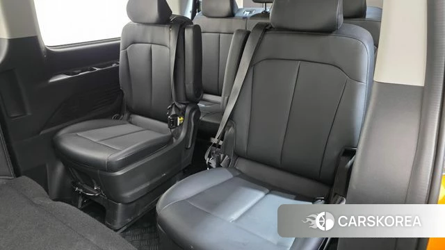 Hyundai Staria 2023 Желтый из Кореи, фото 2