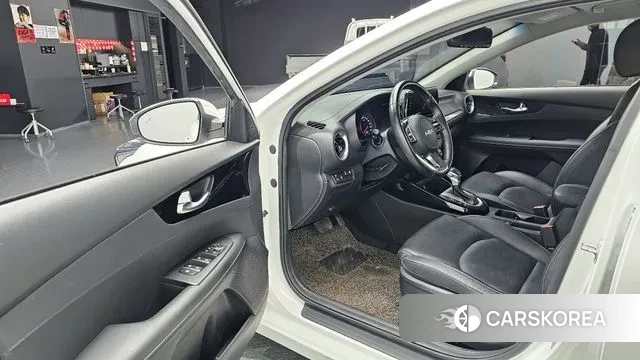 Kia The New K3 2nd generation 2021 Белый из Кореи, фото 2