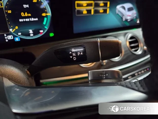 Mercedes-Benz E-Class W213 2022 Белый из Кореи, фото 2