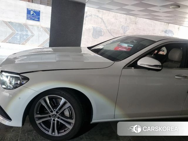 Mercedes-Benz E-Class W213 2022 Белый из Кореи, фото 2