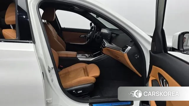 BMW 3 Series (G20) 2023 Белый из Кореи, фото 2