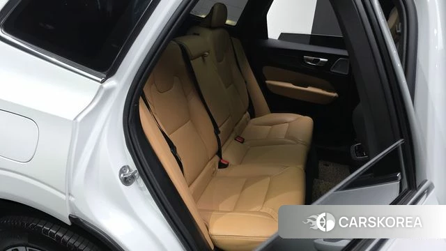 Volvo XC60 second Generation 2024 Белый из Кореи, фото 2