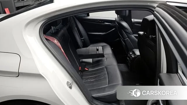 BMW 5 Series (G30) 2020 Белый из Кореи, фото 2