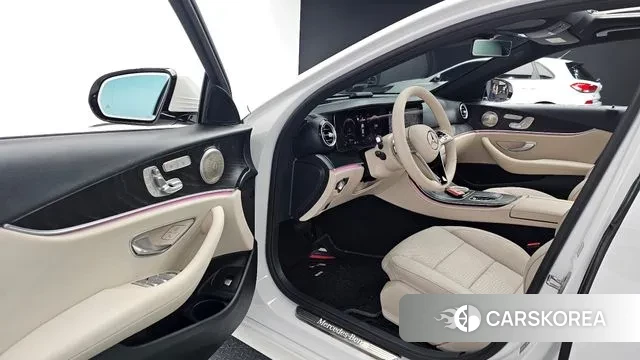 Mercedes-Benz E-Class W213 2023 Белый из Кореи, фото 2