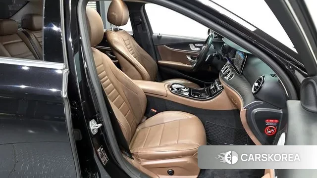 Mercedes-Benz E-Class W213 2018 Черный из Кореи, фото 2