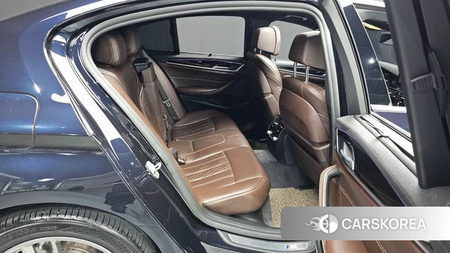 BMW 5 Series (G30) 2018 Черный из Кореи, фото 2