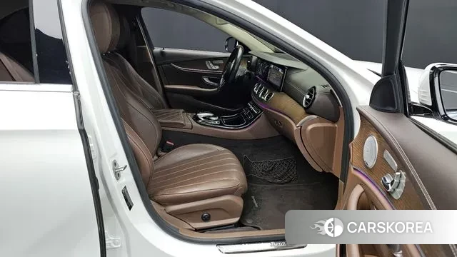 Mercedes-Benz E-Class W213 2019 Белый из Кореи, фото 2