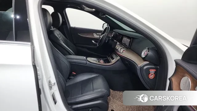 Mercedes-Benz E-Class W213 2021 Белый из Кореи, фото 2