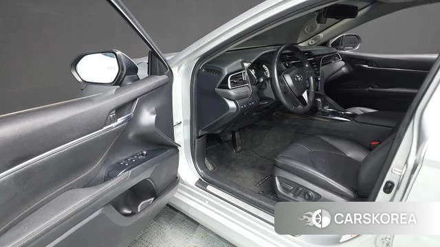 Toyota Camry (XV70) 2018 Серебряный из Кореи, фото 2