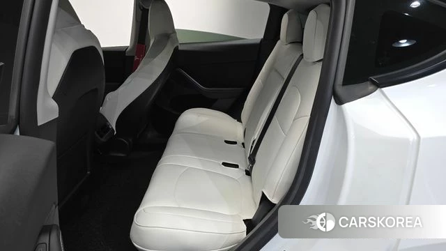 Tesla Model Y 2023 Белый из Кореи, фото 2