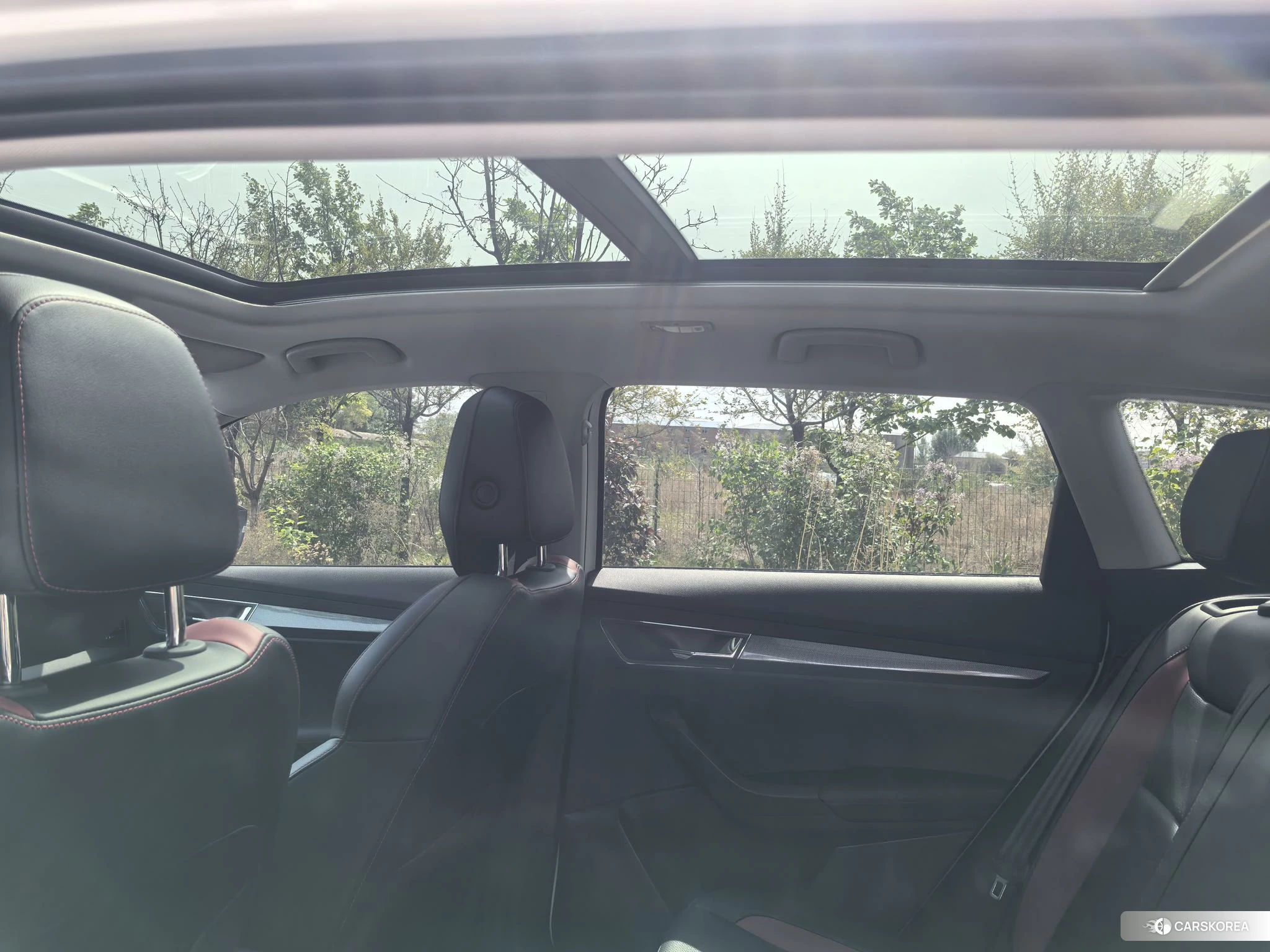 Skoda Krok 2022 Белый из Китая, фото 2
