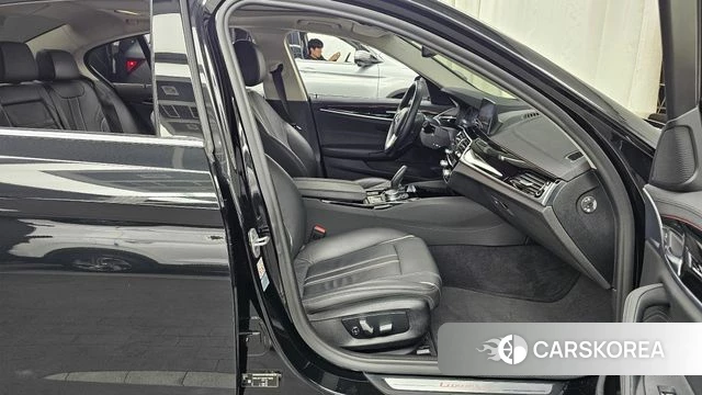 BMW 5 Series (G30) 2019 Черный из Кореи, фото 2