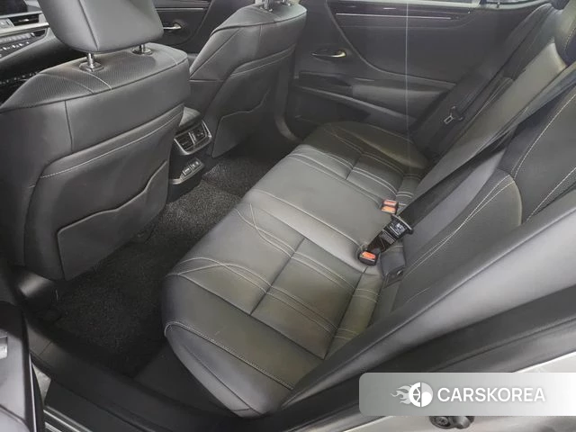 Lexus ES300h 7th generation 2021 Песочный из Кореи, фото 2