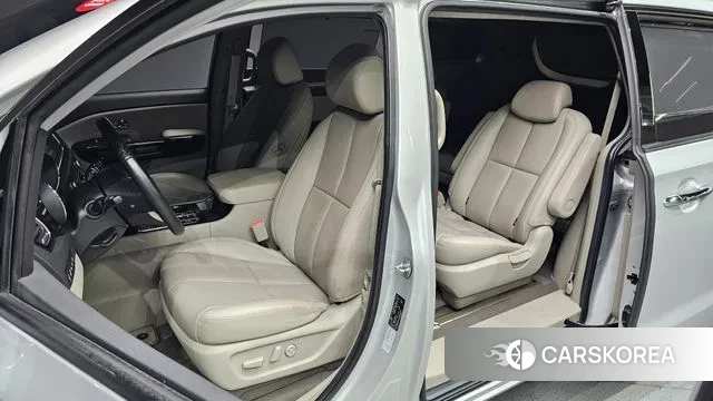 Kia The New Carnival 2019 Серебряный из Кореи, фото 2