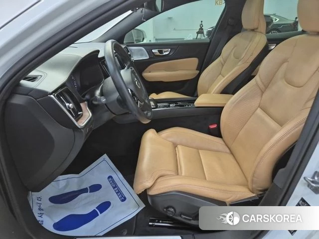 Volvo V60 Cross-Country 2nd Generation 2021 Белый из Кореи, фото 2