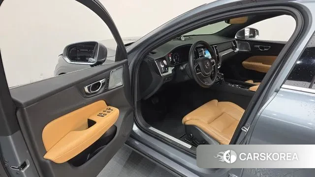 Volvo S60 3rd generation 2019 Светло-серебряный цвет из Кореи, фото 2