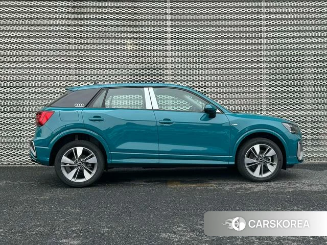 Audi Q2L 2024 Синий из Китая, фото 2