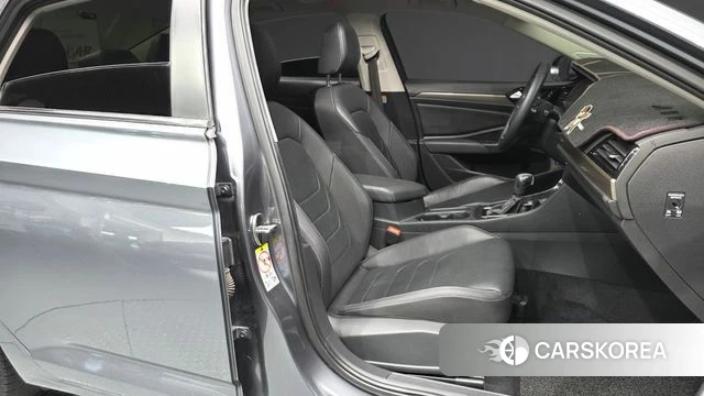 Volkswagen 7th Generation of Jetta 2021 Серый из Кореи, фото 2