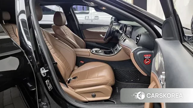 Mercedes-Benz E-Class W213 2019 Черный из Кореи, фото 2