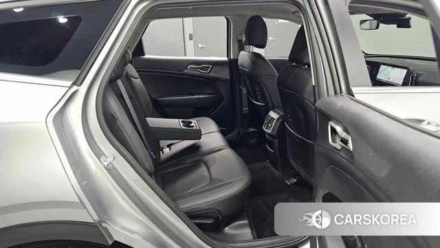 Kia Sportage 5th Generation 2023 Серебристо-серый из Кореи, фото 2