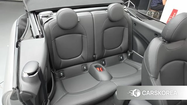 Mini Cooper Convertible 2024 Серебряный из Кореи, фото 2