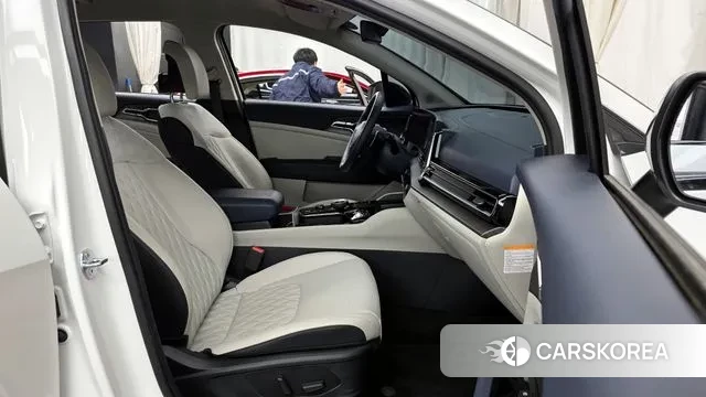 Kia Sportage 5th Generation Hybrid 2023 Белый из Кореи, фото 2