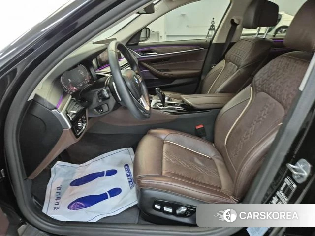 BMW 5 Series (G30) 2022 Черный из Кореи, фото 2