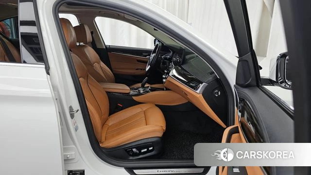 BMW 5 Series (G30) 2021 Белый из Кореи, фото 2