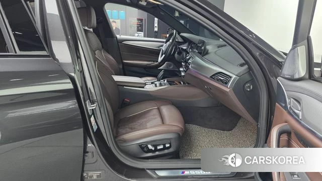 BMW 5 Series (G30) 2018 Серый из Кореи, фото 2