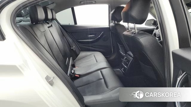BMW 3 Series (F30) 2018 Белый из Кореи, фото 2