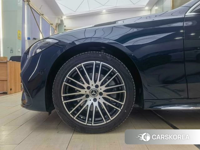 Mercedes-Benz Class C 2024 Зеленый из Китая, фото 2