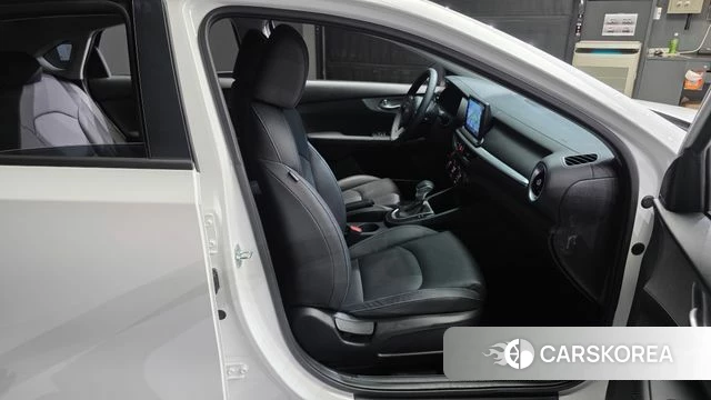 Kia The New K3 2nd generation 2022 Белый из Кореи, фото 2