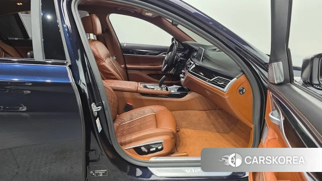 BMW 7 Series (G11) 2020 Черный из Кореи, фото 2