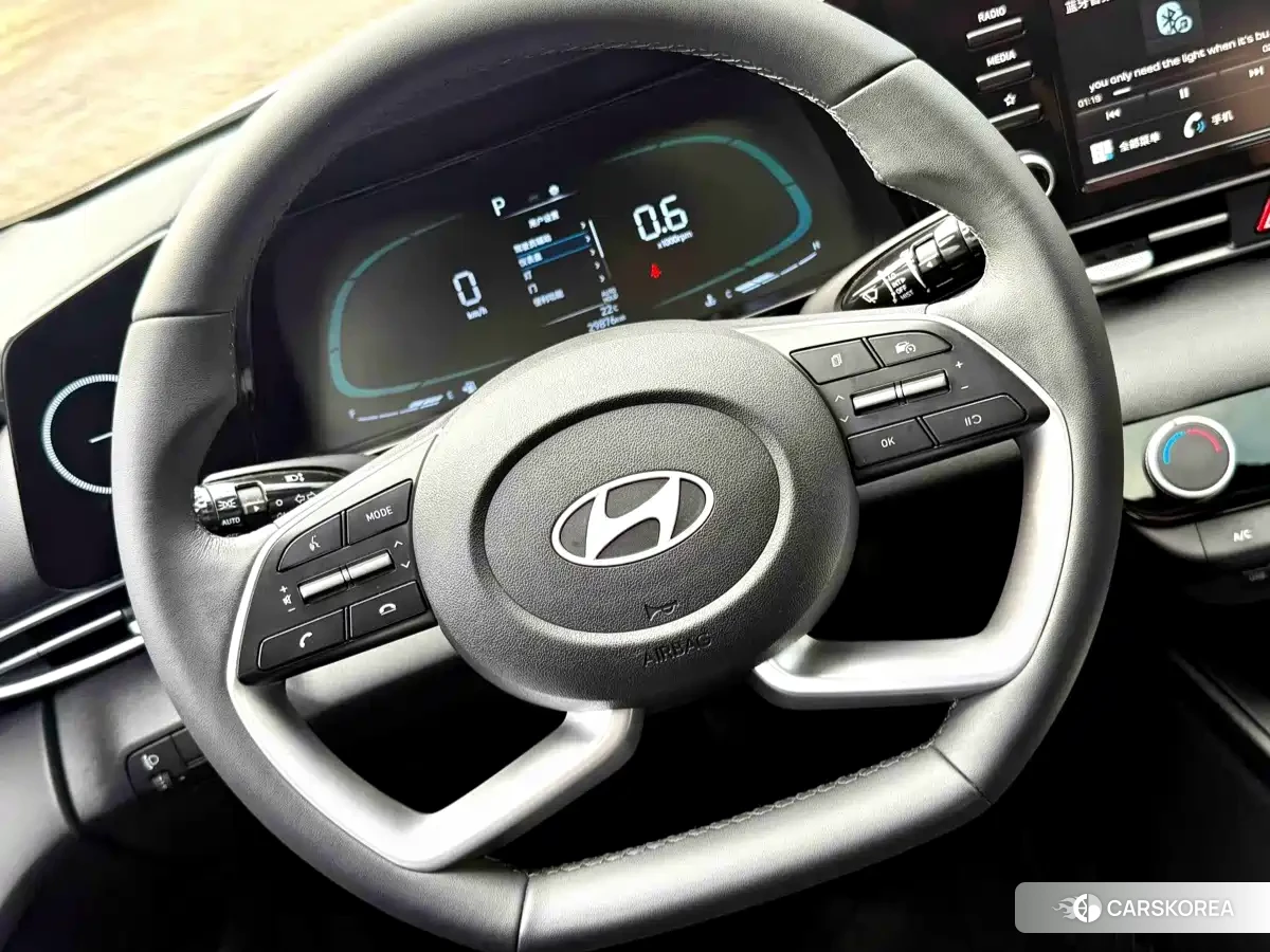 Hyundai Elantra 2024 Белый из Китая, фото 3