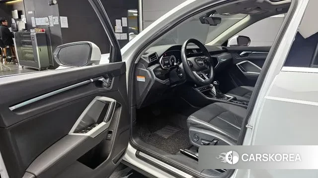 Audi Q3 (F3) 2020 Белый из Кореи, фото 2