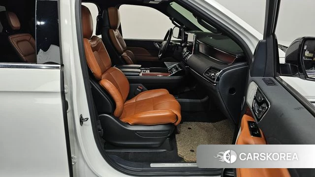 Lincoln Navigator 4th generation 2021 Белый из Кореи, фото 2