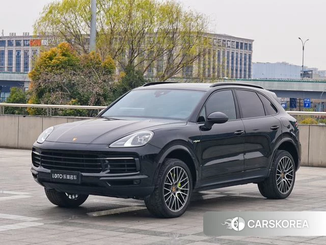Porsche Cayenne E-Hybrid 2023 Черный из Китая, фото 2