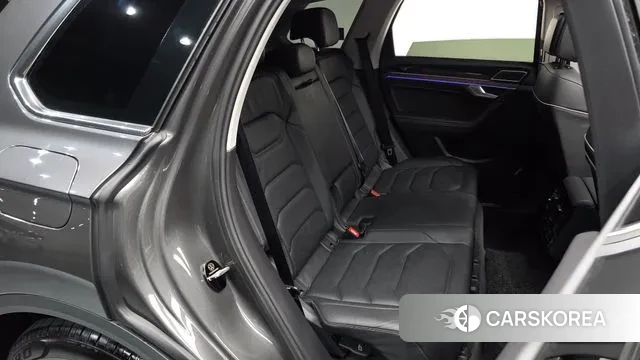 Volkswagen Touareg 3rd generation 2024 Серый из Кореи, фото 2