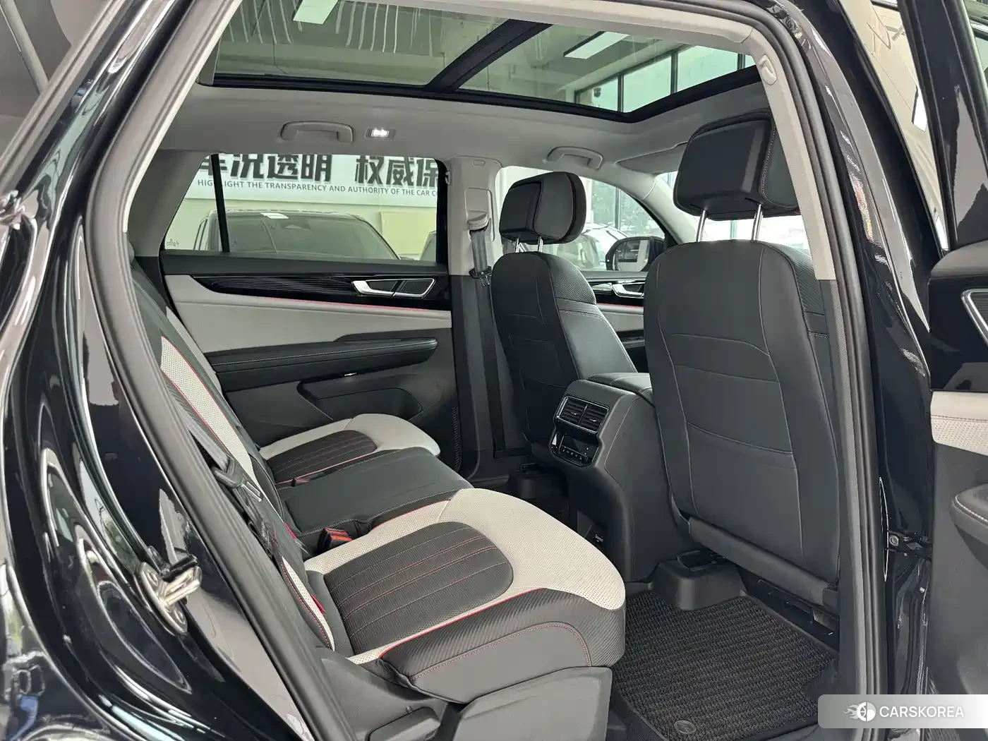 Volkswagen Touareg 2026 Черный из Китая, фото 2