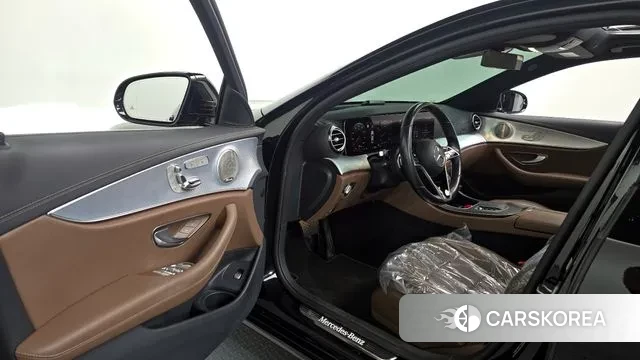Mercedes-Benz E-Class W213 2021 Черный из Кореи, фото 2