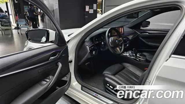 BMW 5 Series (G30) 2023 Белый из Кореи, фото 2