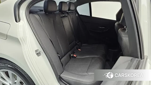 BMW 3 Series (F30) 2018 Белый из Кореи, фото 2