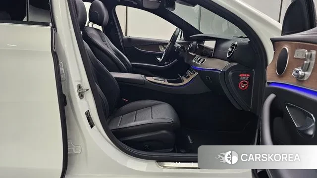 Mercedes-Benz E-Class W213 2022 Белый из Кореи, фото 2