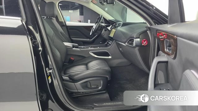 Jaguar F-PACE 2018 Черный из Кореи, фото 2