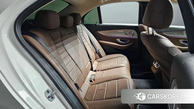 Mercedes-Benz E-Class W213 2018 Белый из Кореи, фото 2