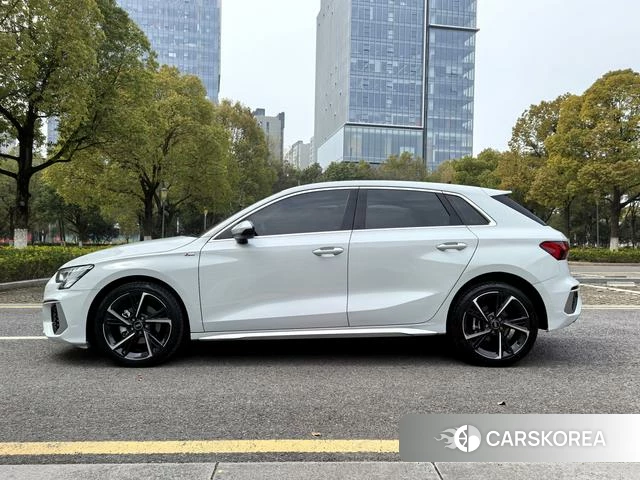 Audi A3 2023 Белый из Китая, фото 2