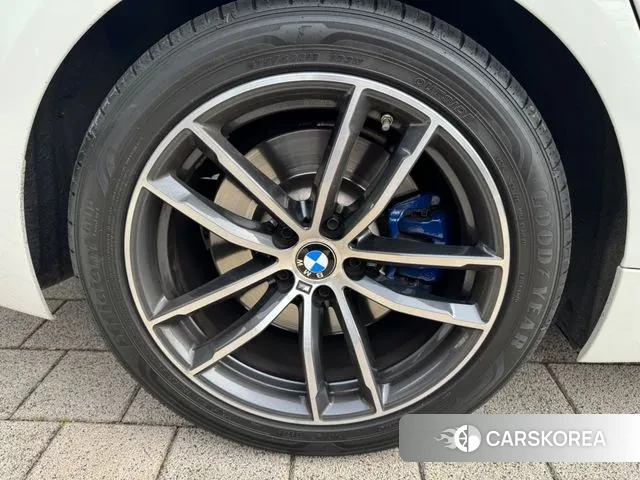 BMW 5 Series (G30) 2021 Белый из Кореи, фото 2