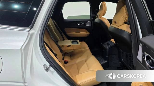 Volvo XC60 second Generation 2020 Белый из Кореи, фото 2